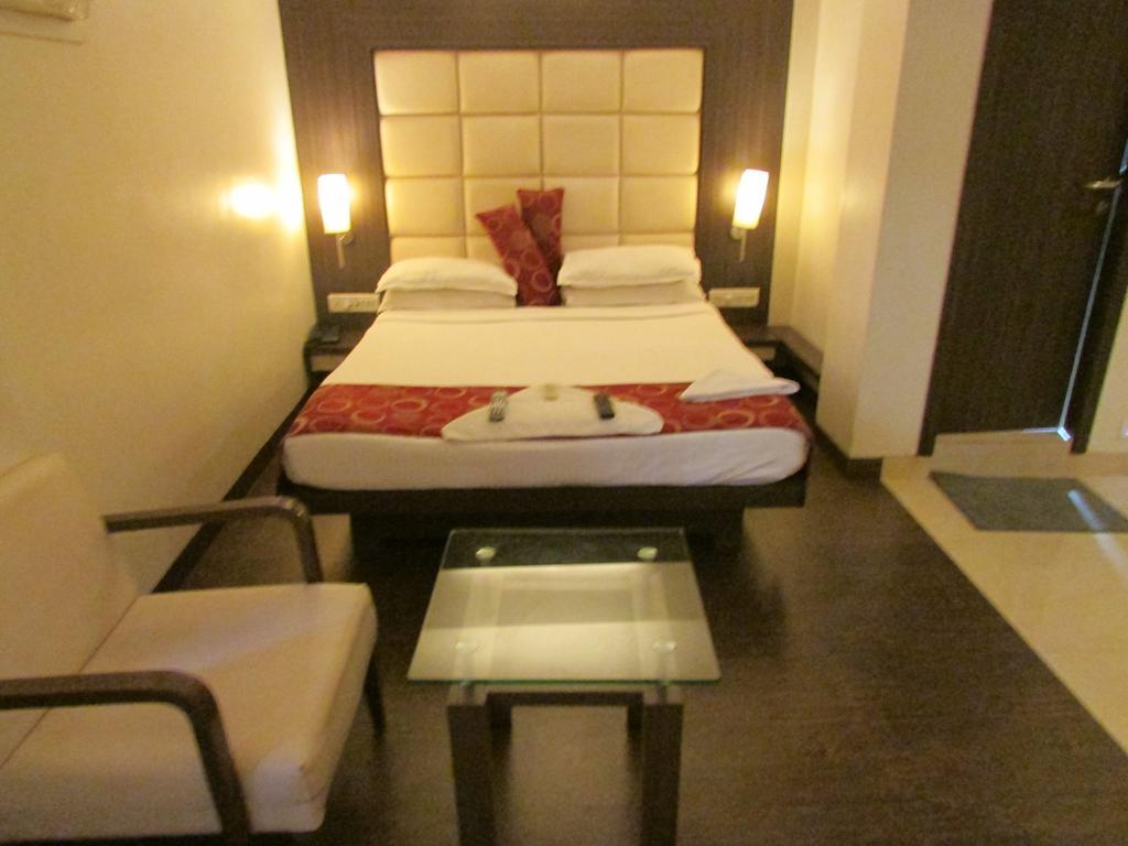 Hotel Mourya Residency Thane Exterior photo