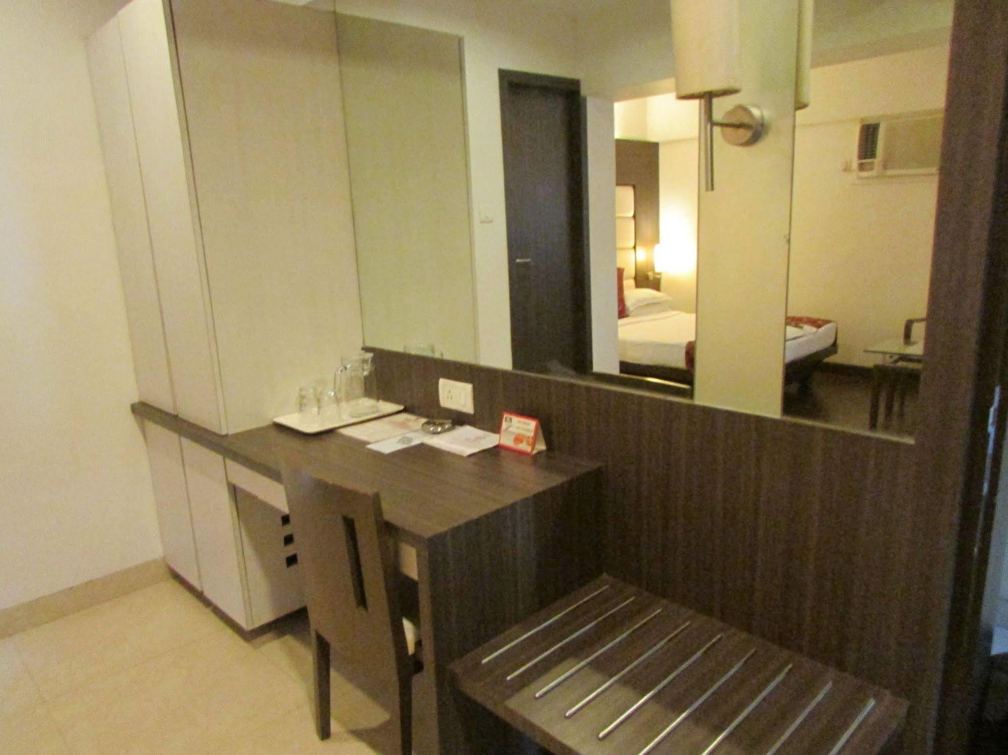Hotel Mourya Residency Thane Exterior photo