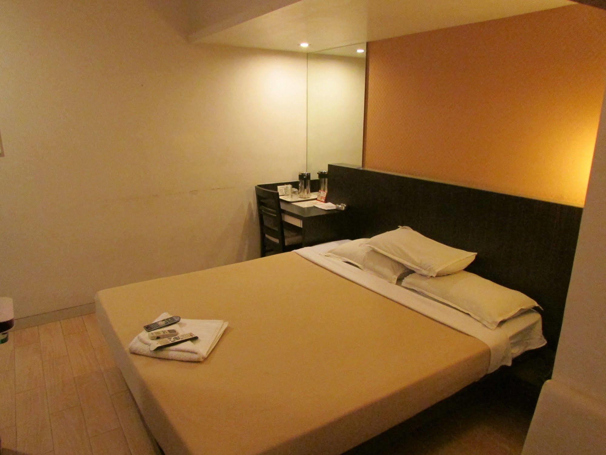 Hotel Mourya Residency Thane Exterior photo