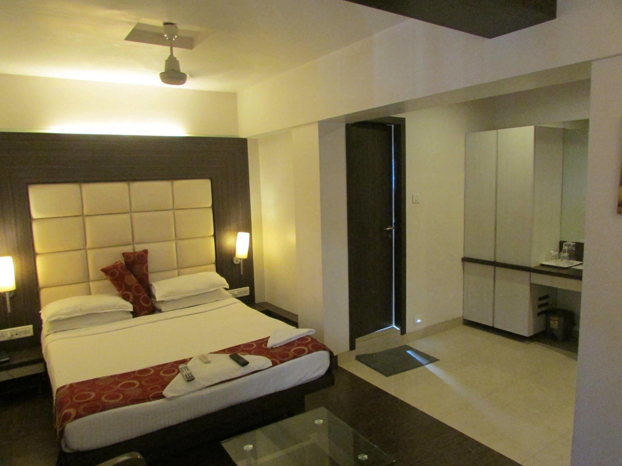Hotel Mourya Residency Thane Exterior photo