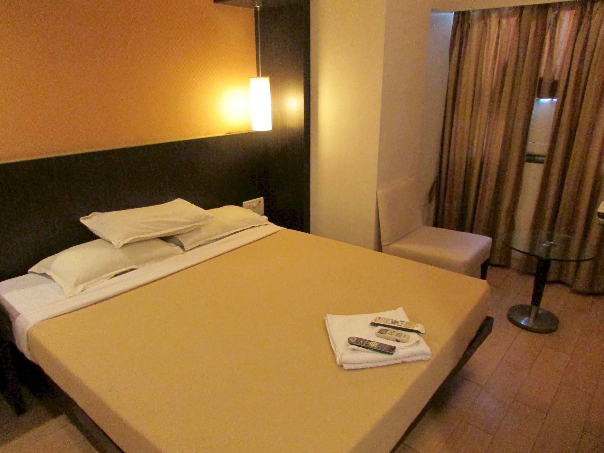 Hotel Mourya Residency Thane Exterior photo